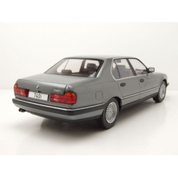 BMW 740i (E32) metallic-grey 1992 1/18 MCG MCG18161