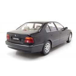 BMW 528i (E39) Black 1995 1/18 KK-Scale KKDC181053